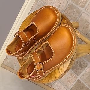 Duckfeet mary janes 37 new